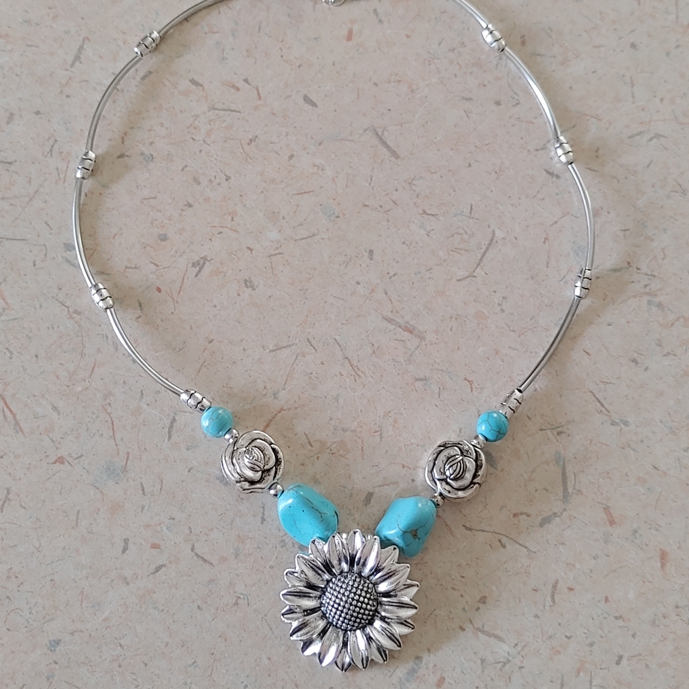 Sunflower Necklace - Picture 3 of 4